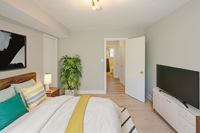 Building Photo - 5033 Hanna Pl SE