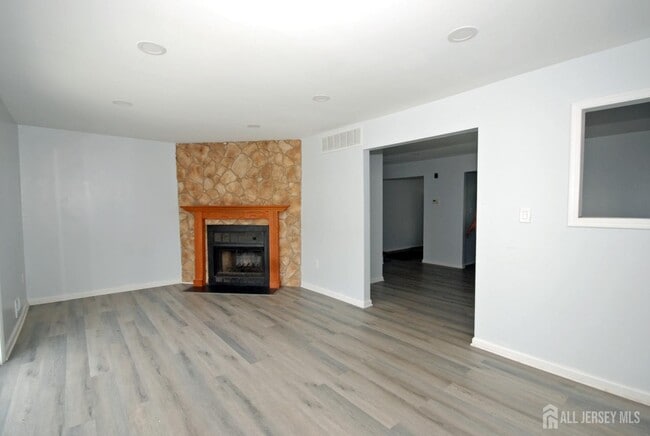 Building Photo - 13 Tiger Lilly Ct
