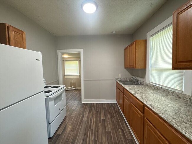 Building Photo - FOR RENT - Renovated Duplex in Gallatin - Half Off 1st Month Move in Special!