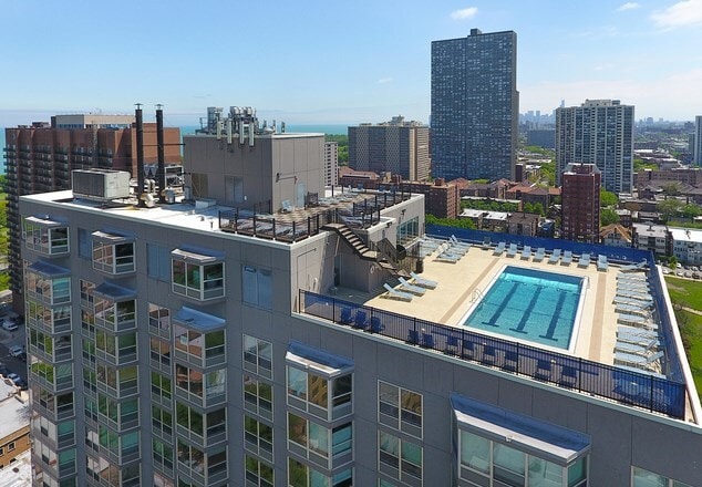 Pool & Sun-Deck - 720 W Gordon Terrace