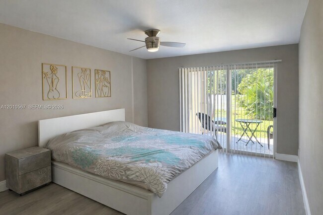 Building Photo - 6364 La Costa Dr