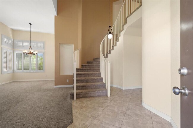 Building Photo - Spacious 4 Bd, 3 bth with in Summerlin with Beautiful Backyard and Bonus Space