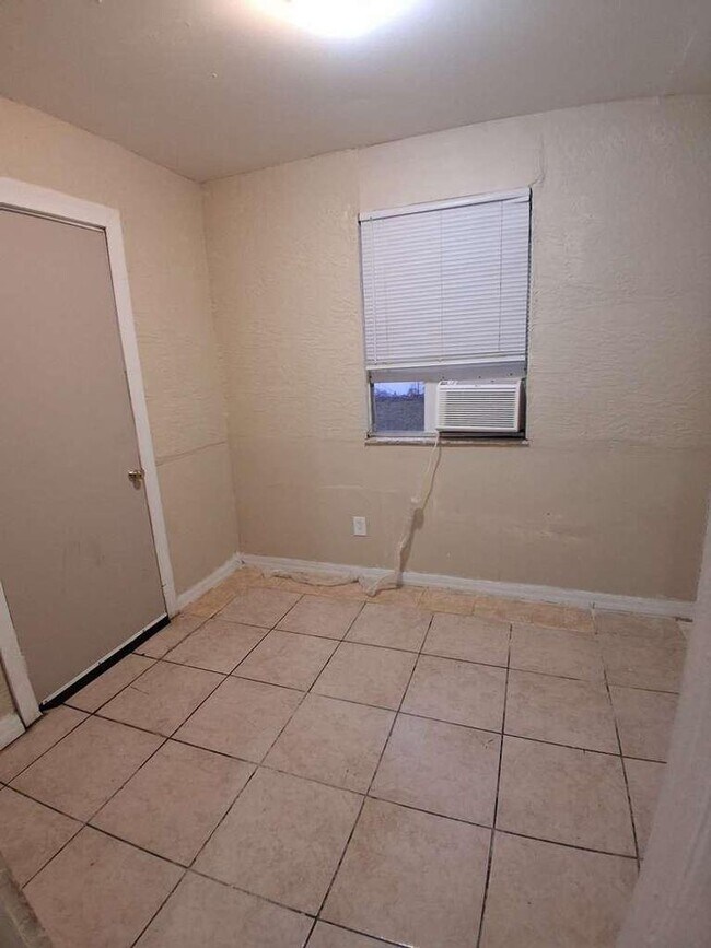 Building Photo - 1209 Carlsbad Pl