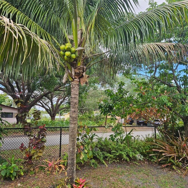 Building Photo - 3950 SW 53rd Ave