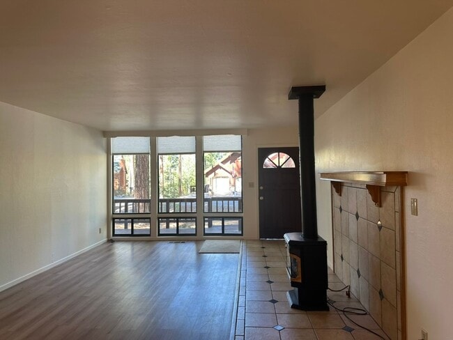 Building Photo - Long Term Lease in Glenshire- $2800