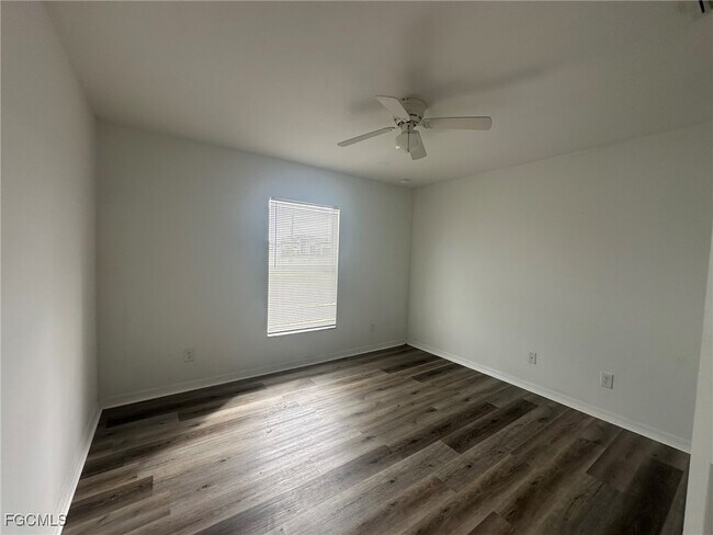 Building Photo - 3929 NW 42nd Ave