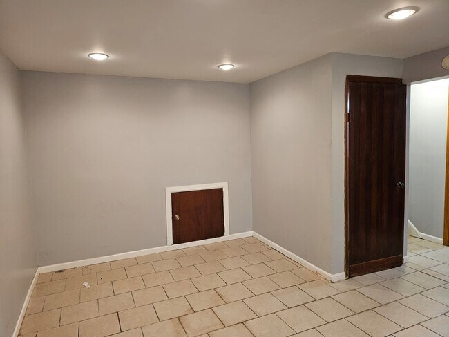 Building Photo - 18019 Ravisloe Terrace
