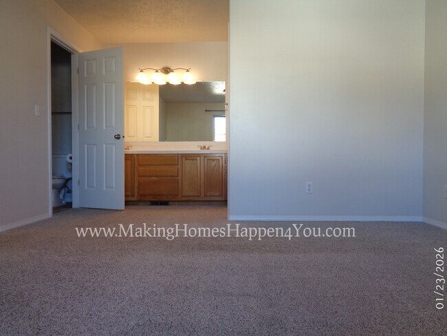 Building Photo - 7475 Parkplace Dr NE