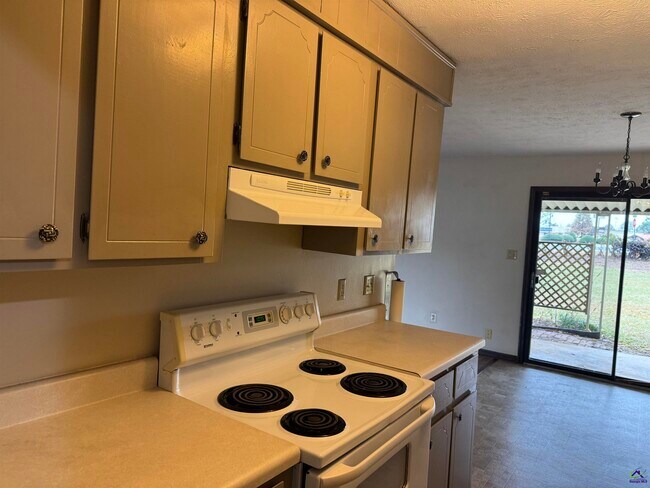 Building Photo - 108 Renoir Ln