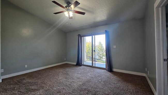 Building Photo - 2718 N Elm Dr