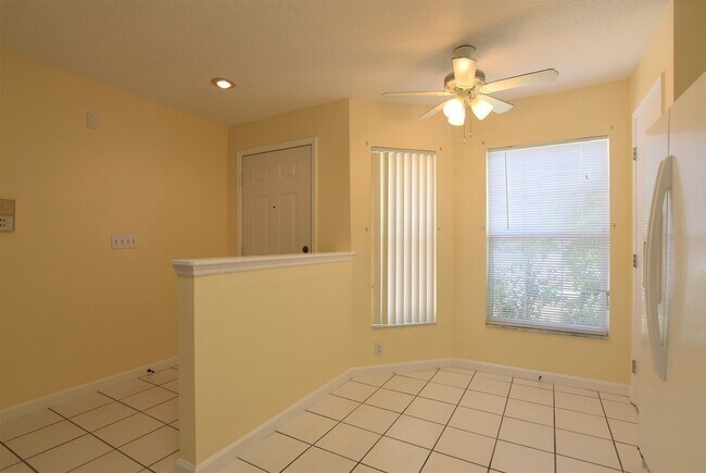 Building Photo - 3br 2.5ba townhome in GATED COMMUNITY of Cypress Lake in Kissimmee!!