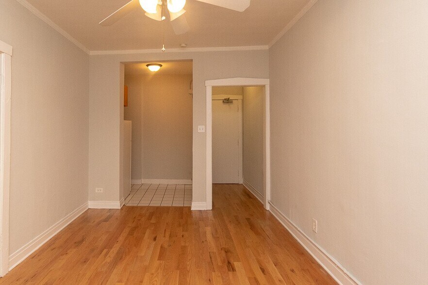 Building Photo - 457 W Melrose St