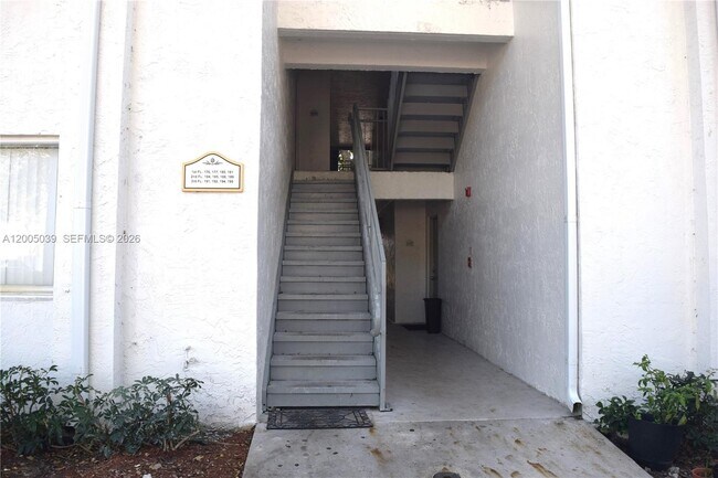 Building Photo - 5628 Rock Island Rd