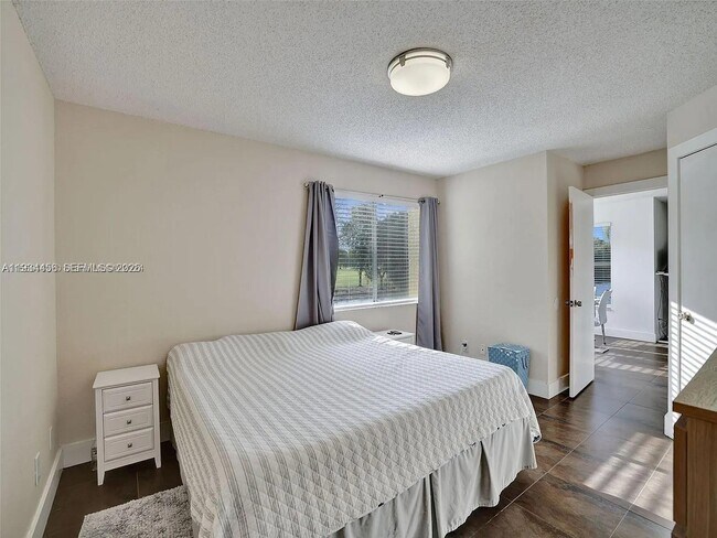 Building Photo - 457 Vista Isles Dr