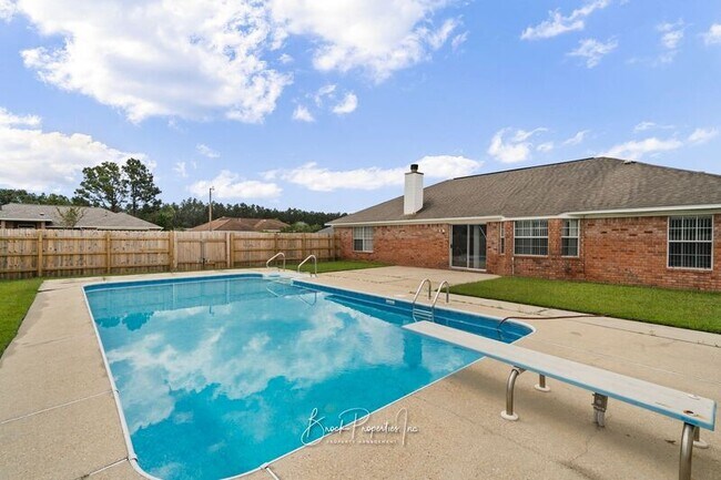 Building Photo - 2100 Blue Wind Dr