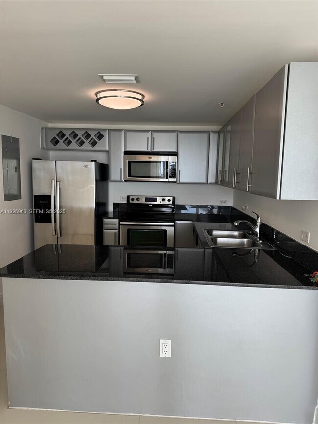 Building Photo - 1861 NW S River Dr