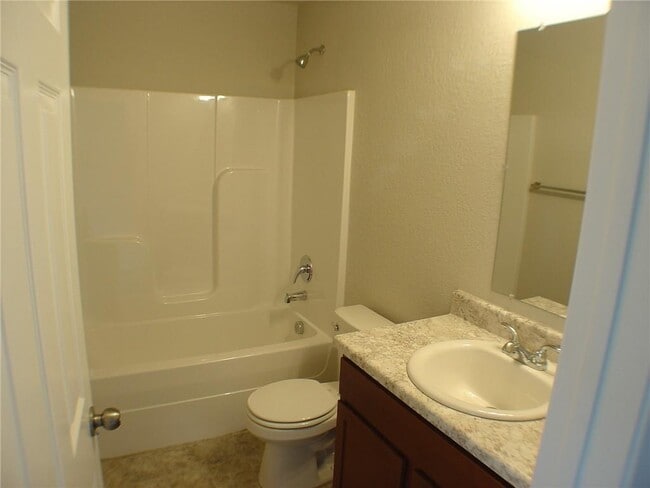 Building Photo - 704 NW 70th Ave