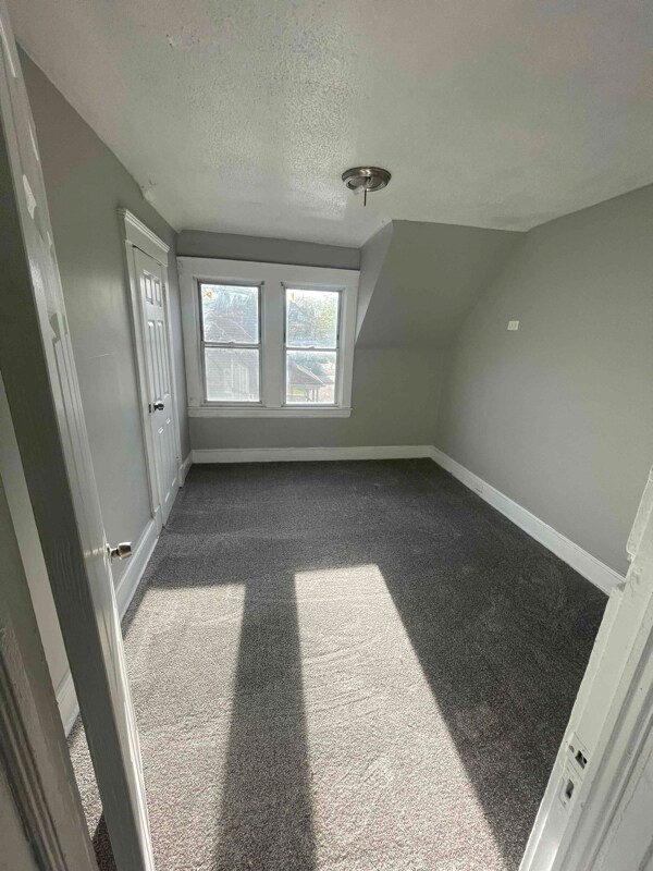 Building Photo - 602 E 99th St