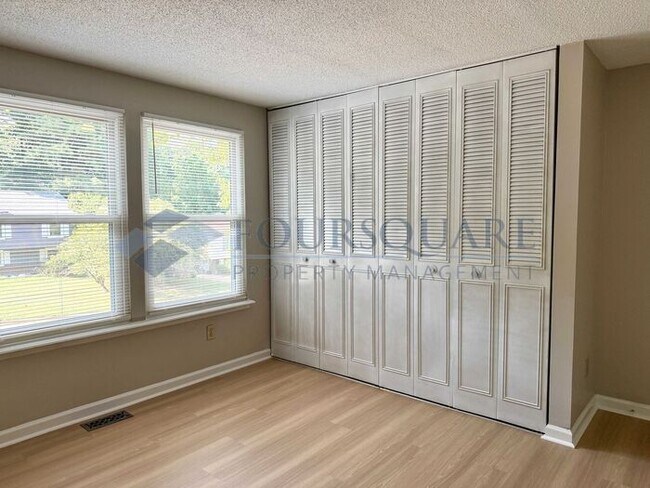 Building Photo - Cozy 4-Bed / 2-Bath Home with Main-Level Bedrooms, Large Backyard & Corner Lot , Near Shelley Lake