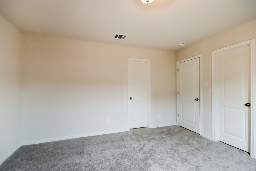 Building Photo - 15505 Briar Forest Dr