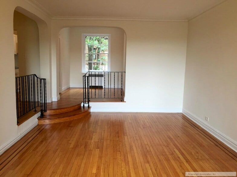 Building Photo - 135 W 225th St