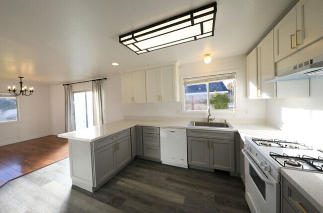 Building Photo - Spacious 3/2 with large yard