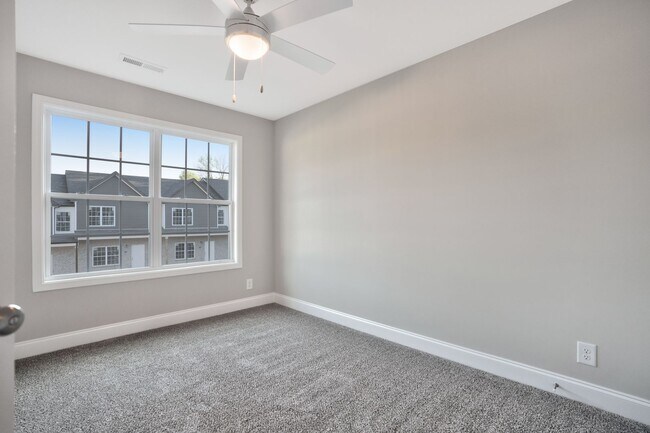 Building Photo - 55 Highland Blf Wy