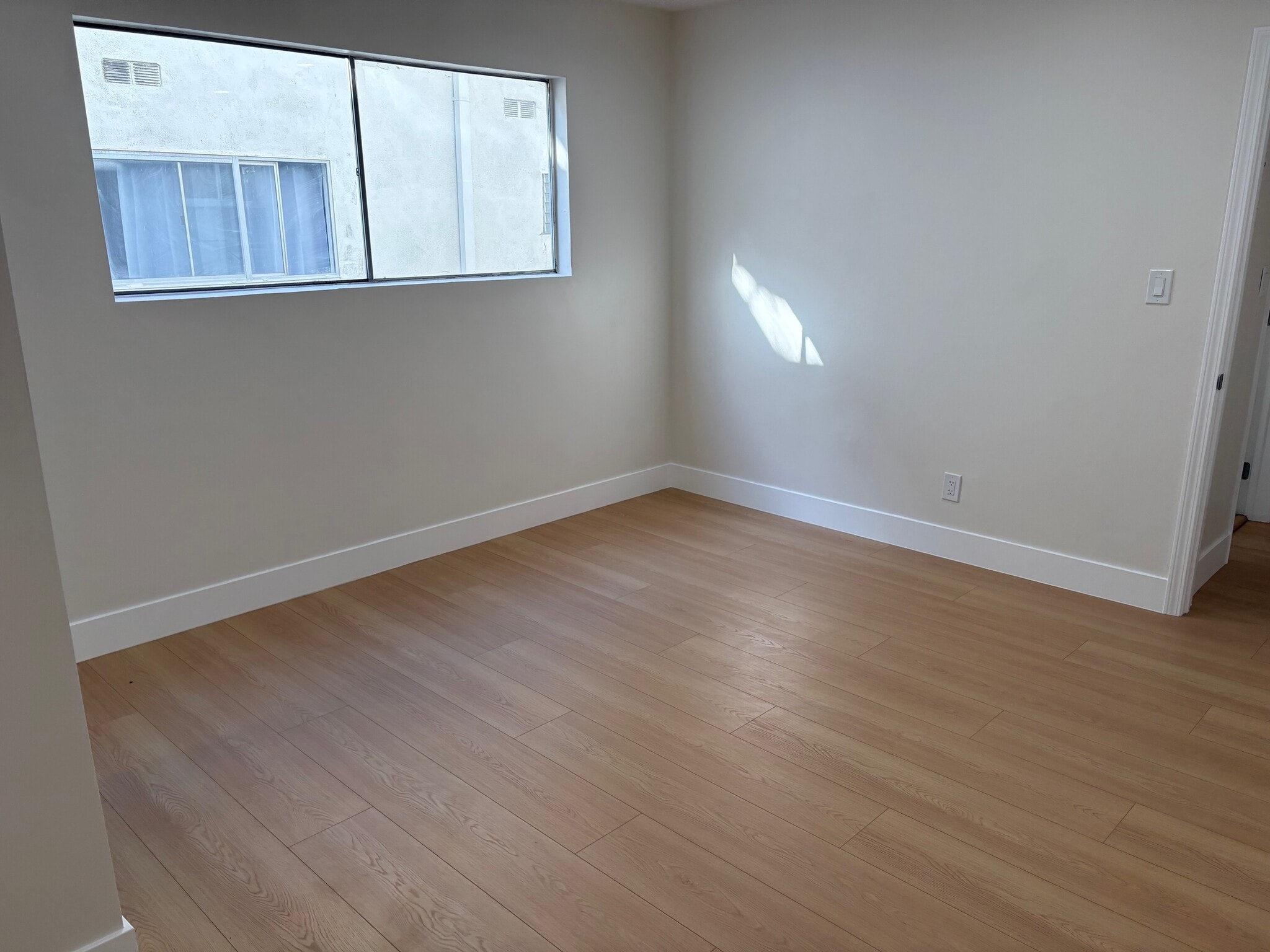 Building Photo - 1242 N New Hampshire Ave