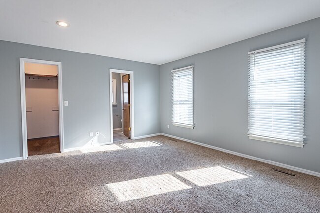 Building Photo - 3 Bed 2.5 Bath Springfield, MO