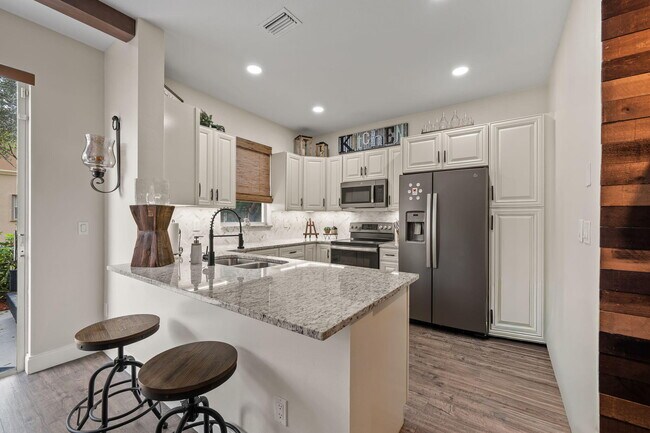 Building Photo - 123 Wakulla Springs Way