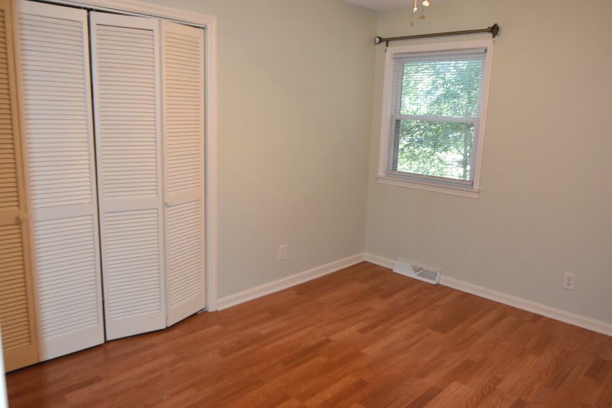 Building Photo - 1502 Parmele Dr