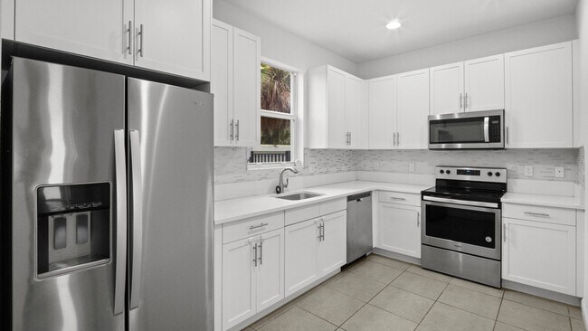 Building Photo - 6919 Pines Cir