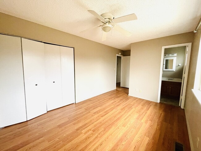 Building Photo - 1041 Warwick Ave