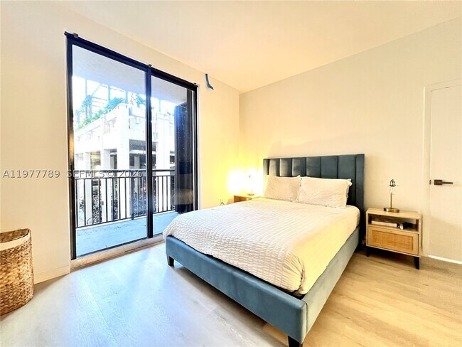 Building Photo - 540 Brickell Key Dr