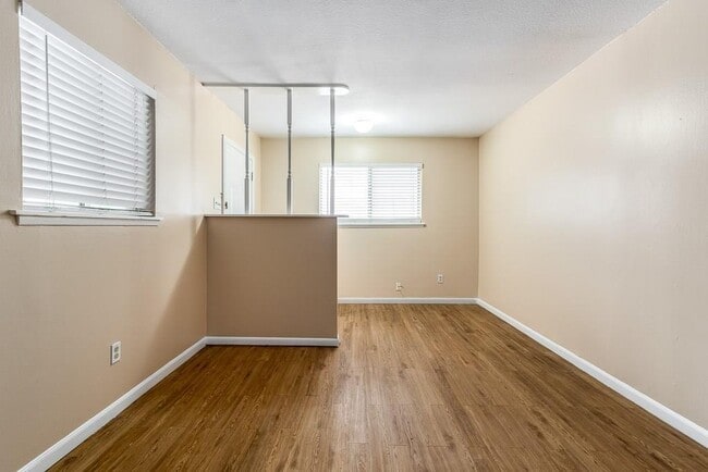 Building Photo - 2802 St Edwards Cir
