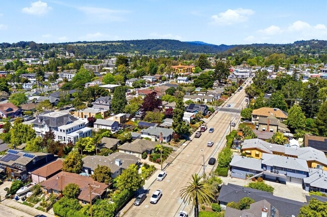 Building Photo - Sunny & Private 1BR Home in Prime Santa Cruz Location