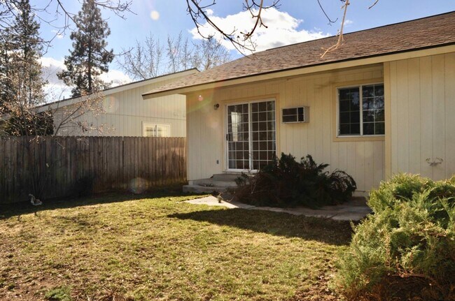 Building Photo - 2 bed 1 bath duplex Post Falls