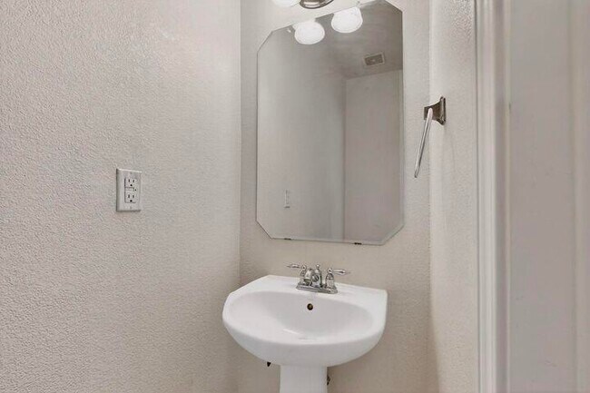 Building Photo - 9155 Ventana Azul Ave NW