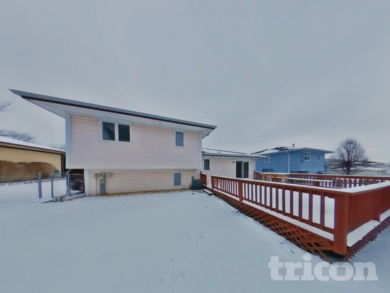 Building Photo - 285 Polo Club Dr