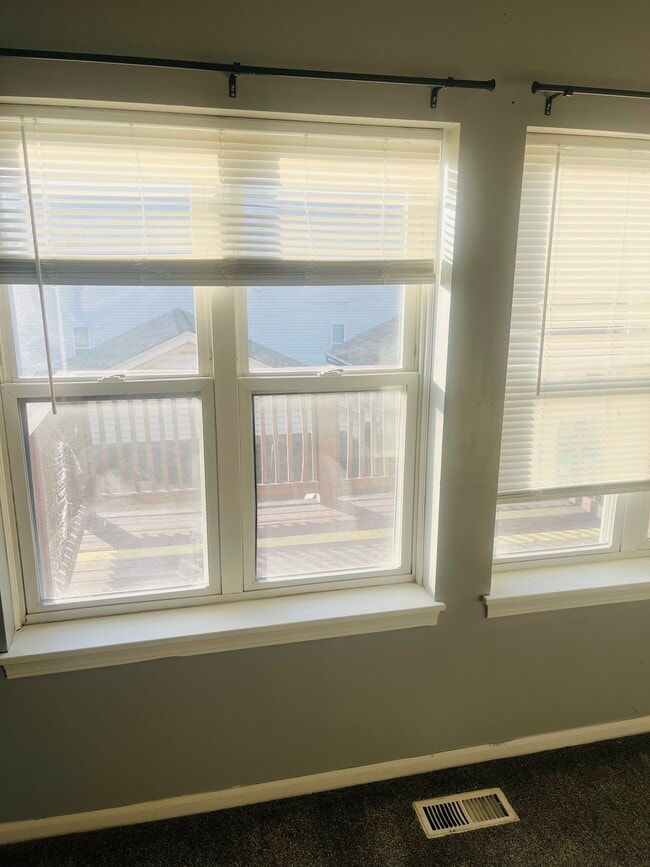 Building Photo - 1900 N Laramie Ave