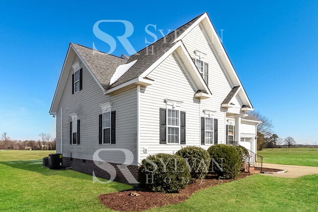 Building Photo - Coming HOME never felt so good!