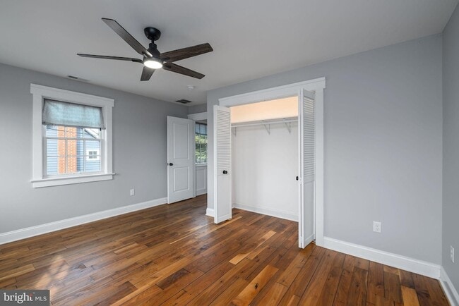 Building Photo - 608 Main St