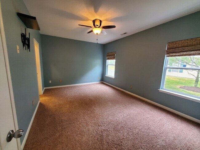 Building Photo - Stunning First-Floor Condo