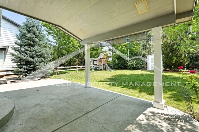 Building Photo - Stunning Home with Washer/Dryer and Centra...