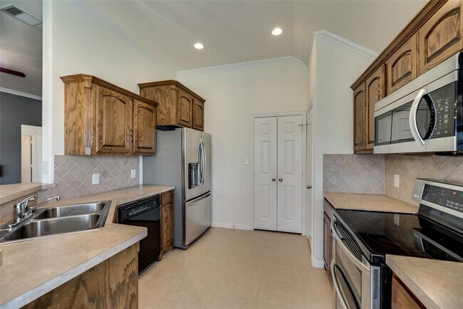 Building Photo - 121 Price Cir