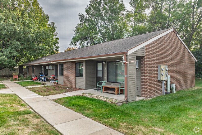 Alternate Exterior - Winterset Park II Apartments