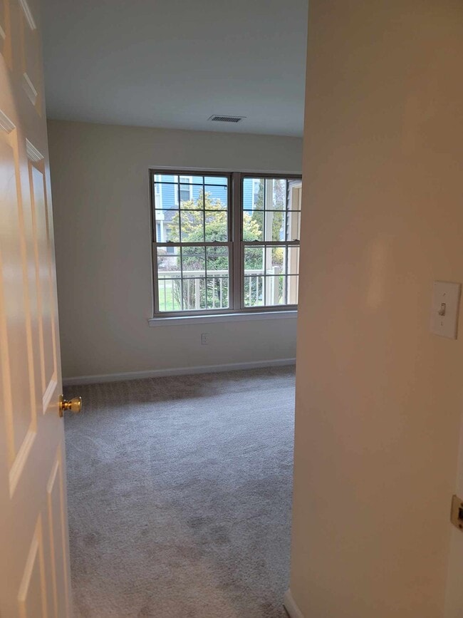 Building Photo - 27 Lear Ct