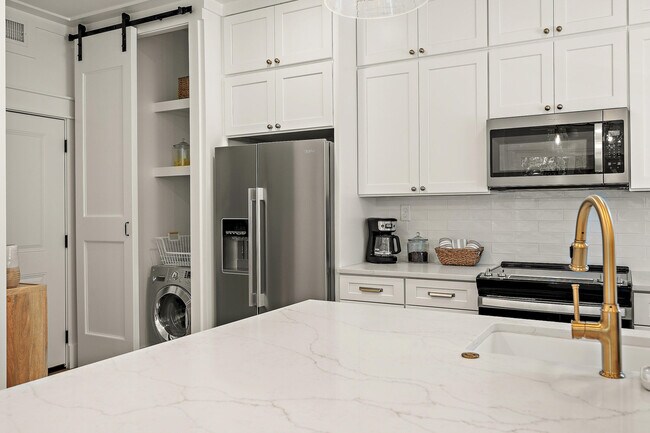 Building Photo - 18 Playalinda Court