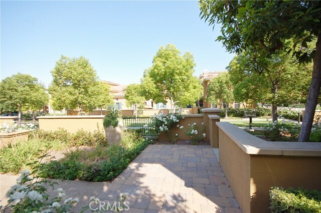Building Photo - 121 Chantilly