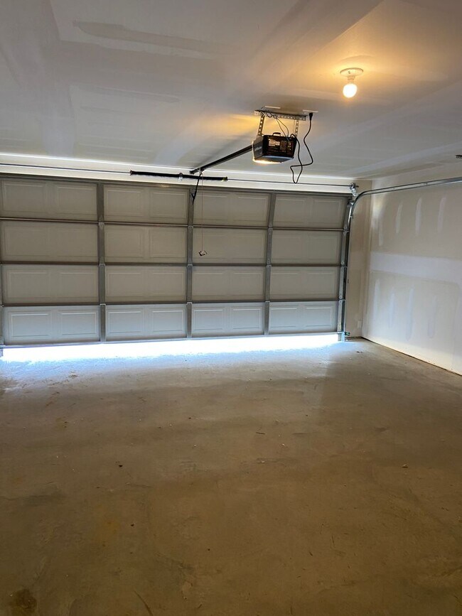 Building Photo - *PreLeasing* Four Bedroom | Two Bath Home in Bridlewood